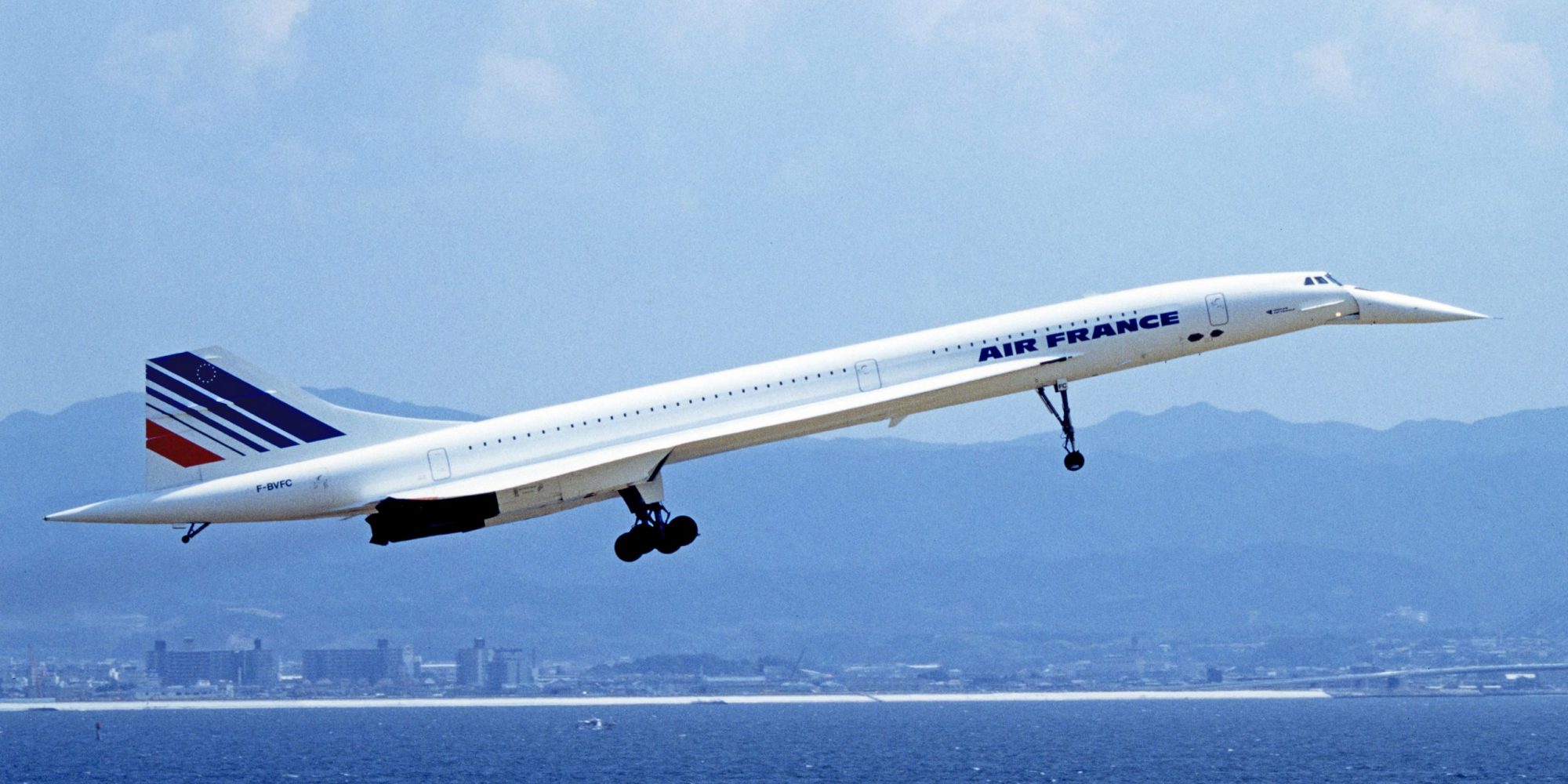 Concorde_1_94-9-5_kix_(cropped)-min